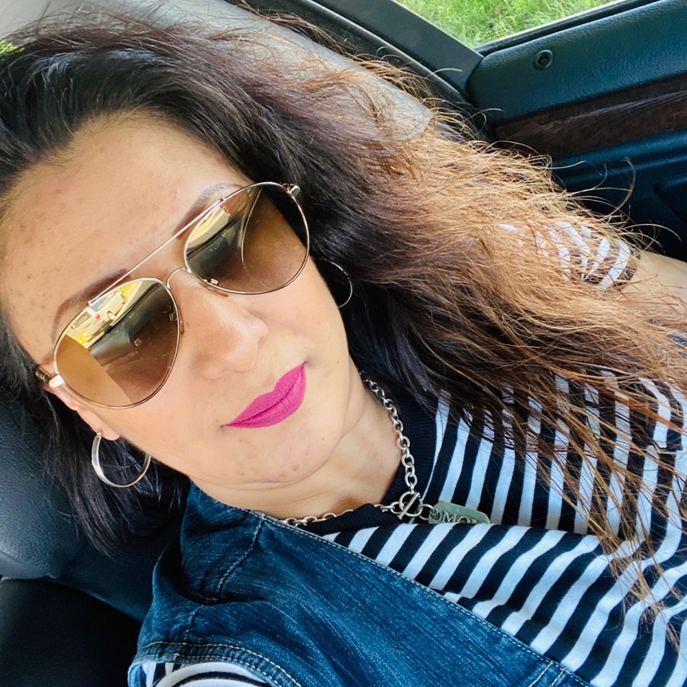 Meet your Posher, Elizabeth